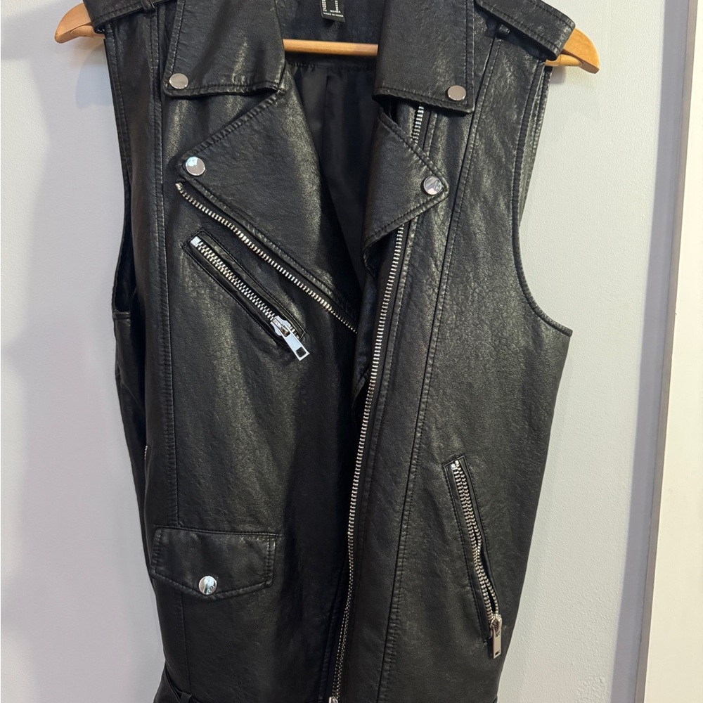 Forever 21 Black Faux Biker Leather Vest With Belt and Silver Zipper Detail M